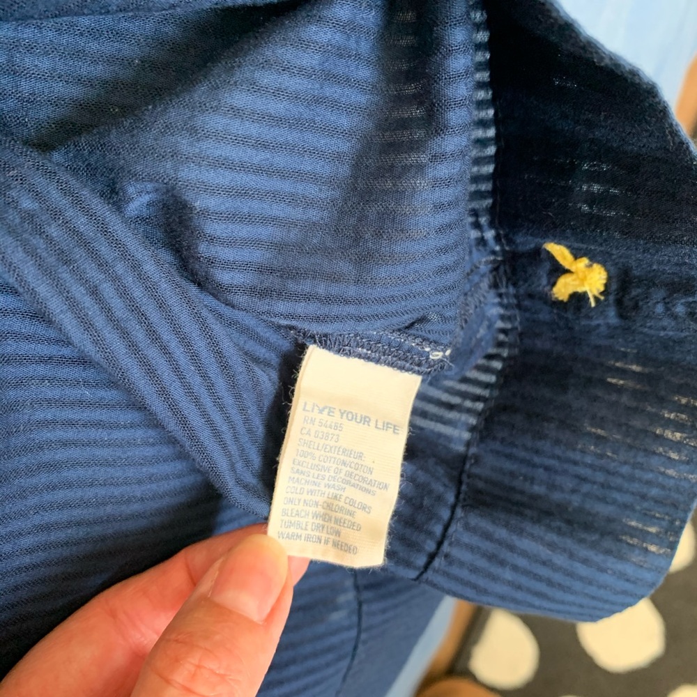 AEO Top - Picture 5 of 8